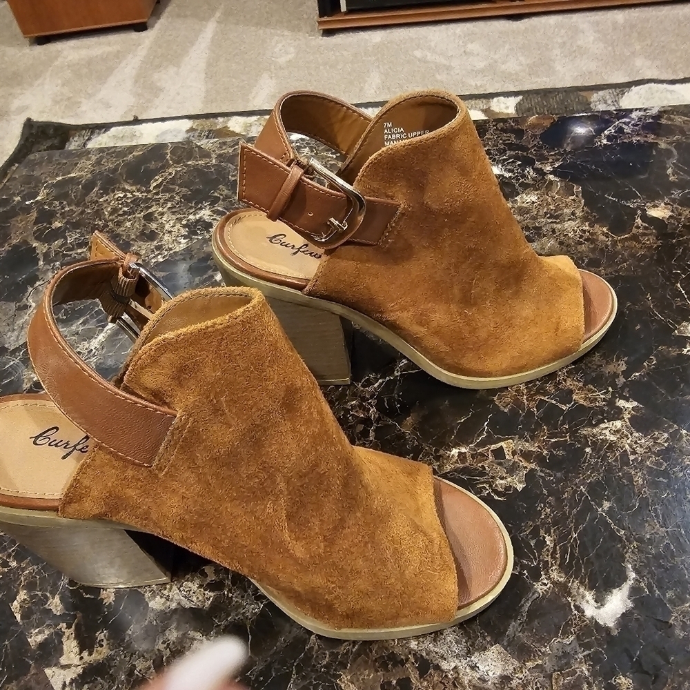 Curfew Fuax Seude Block Heel Buckle Strap Peep Toe Ankle Boots Size 7 - Picture 3 of 7